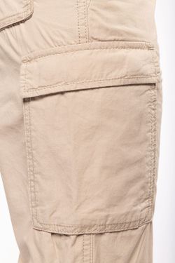 Leichte Damenhose mit mehreren Taschen
