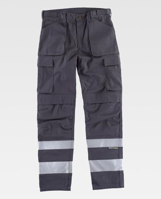 Hose mit mehreren Taschen und reflektierenden Bändern in verschiedenen Größen Grau