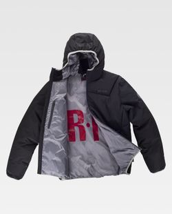 Parka acolchada GÏLLDUM de capucha con finas costuras decorativas.  Negro