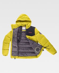 Parka Exterior: 100% Nylon reciclado. Relleno: 100% Pluma de pato reciclada. Forro: 100% Poliéster. de color Amarillo Oscuro Ref: 12103103