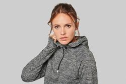 Sudadera deportiva capucha 1/4 cremallera