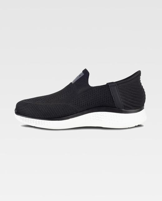 Zapatilla de color Negro