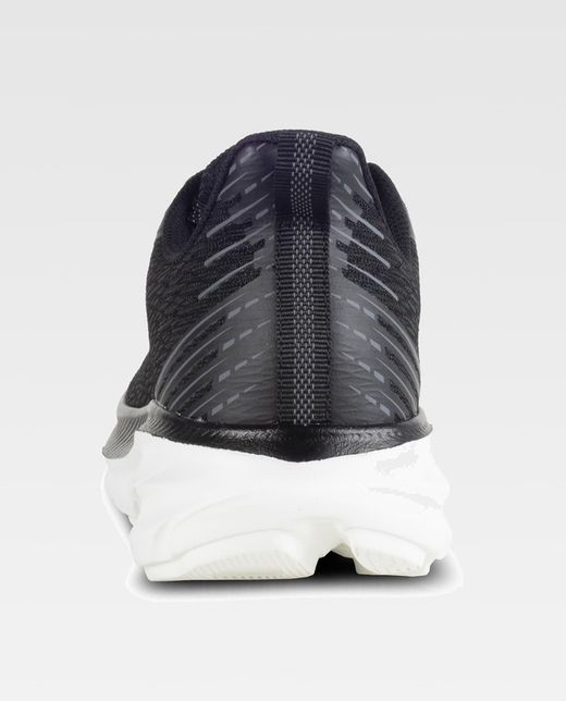 Zapatilla de color Negro