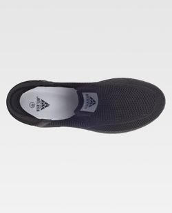 Zapatilla de color Negro