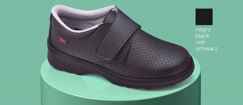 Zapato con cierre de velcro corte de microfibra negro TALLA 34