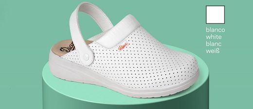 Zoccolo con cinturino di supporto del tallone pieghevole, realizzato in microfibra tecnica traspirante con imbottitura sul collo del piede per evitare irritazioni. Colore bianco