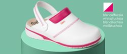 Clog mit klappbarem Fersenstützgurt aus atmungsaktiver technischer Mikrofaser mit Polsterung am Spann, um Reibung zu vermeiden. Farbe Weiß / Fuchsia