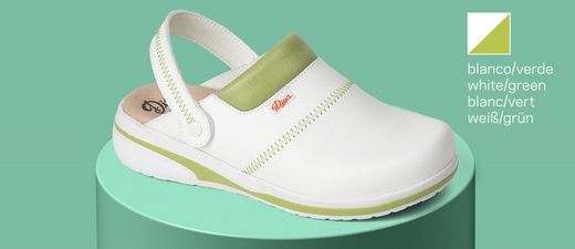 Clog with folding heel support strap, made of breathable technical microfiber with padding on the instep to prevent chafing. Color White / Pistachio